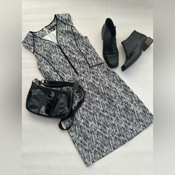 Form fitting midi dress - Picture 3 of 5